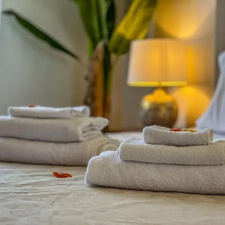 Sunrise Dream - - Beach & Free Parking Apartment *
