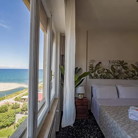 Apartment Sunrise Dream - - Beach & Free Parking